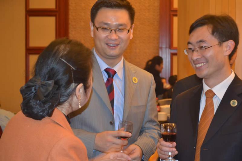 绿色智库之夜晚宴嘉宾交流中