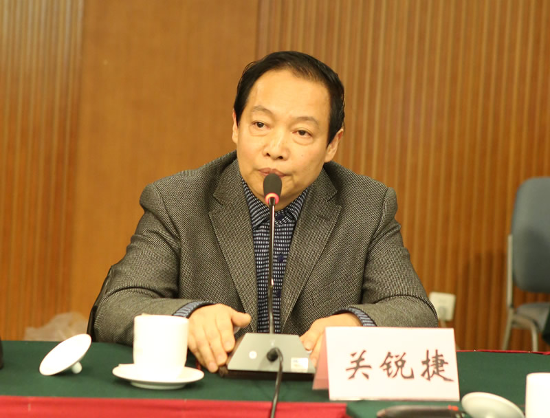 国家农业部经济管理司巡视员关锐捷先生