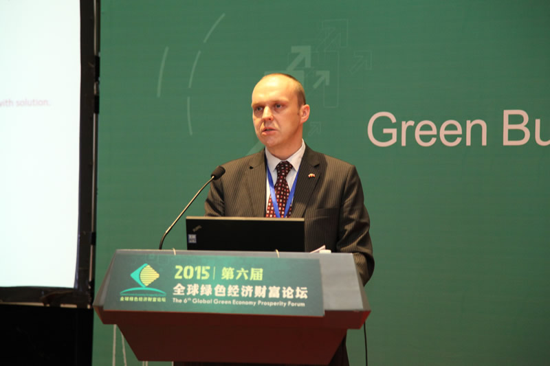 W2E Distribution sp.z.o.o. 代表 Pirotr Harezga.